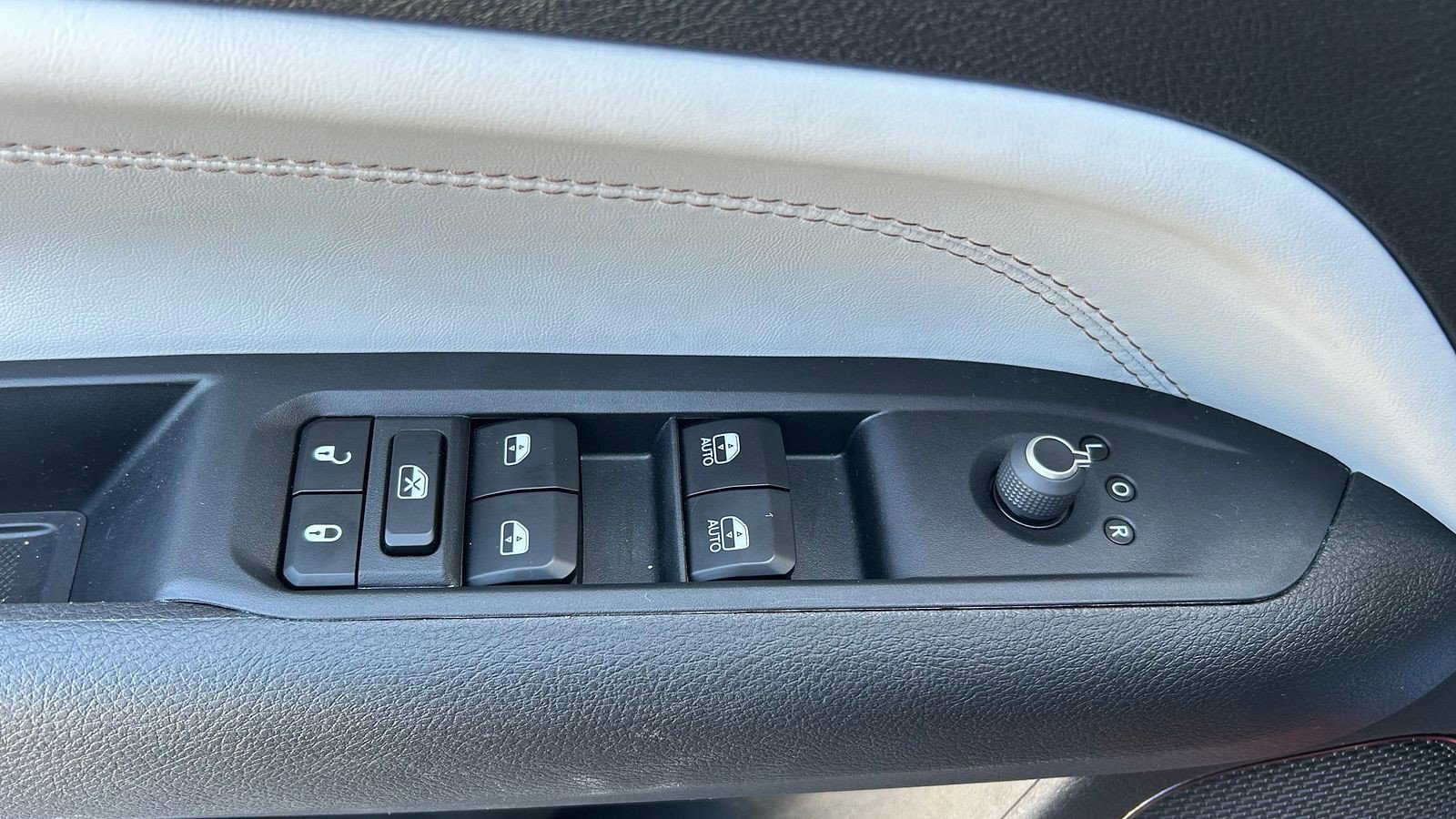 Used 2024 Jeep Compass Limited w/ Sun and Sound Group AWD/4WD image 9
