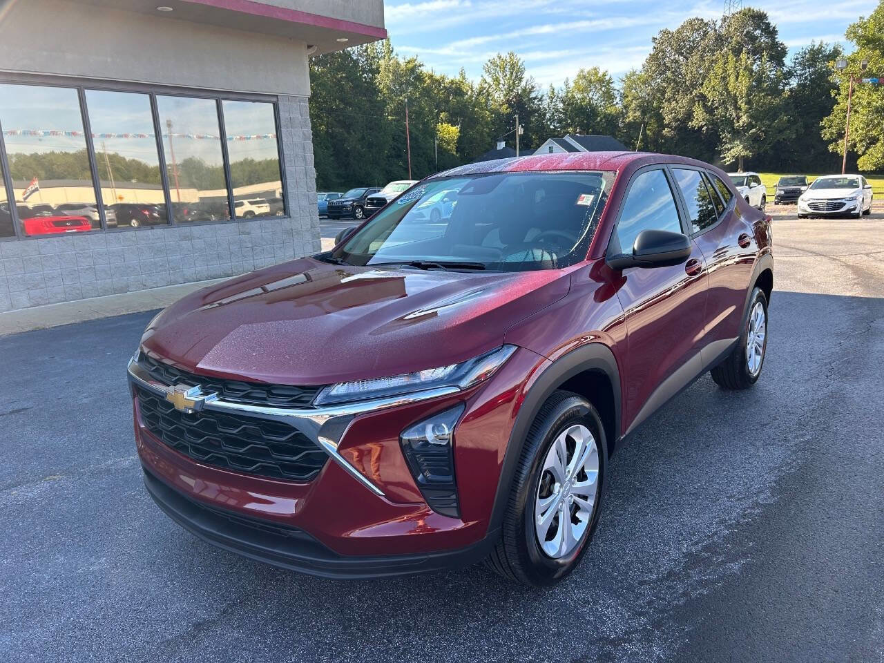 Used 2024 Chevrolet Trax LS FWD image 2