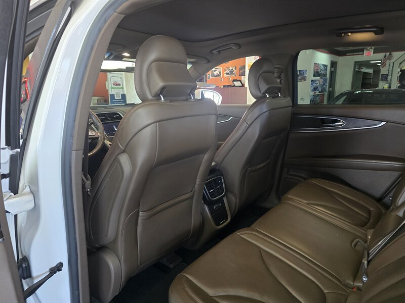 Used 2016 Lincoln MKX Reserve w/ Driver Assistance Package AWD/4WD image 12