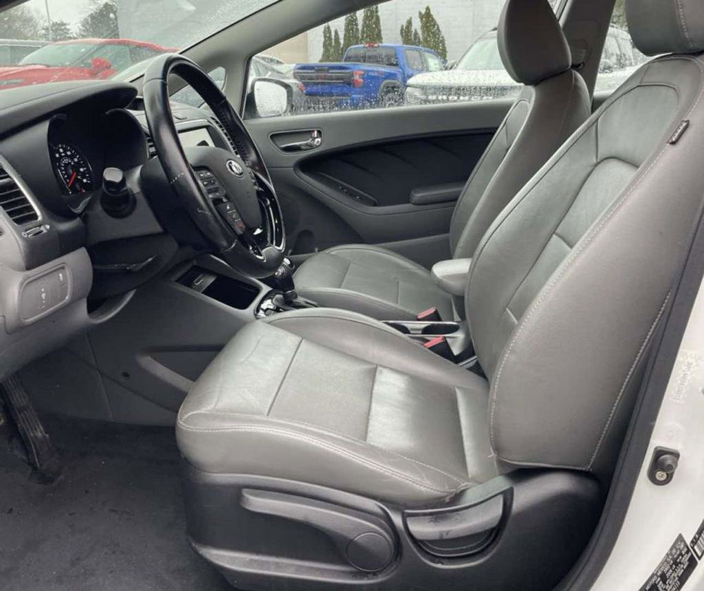 Used 2017 Kia Forte EX image 3