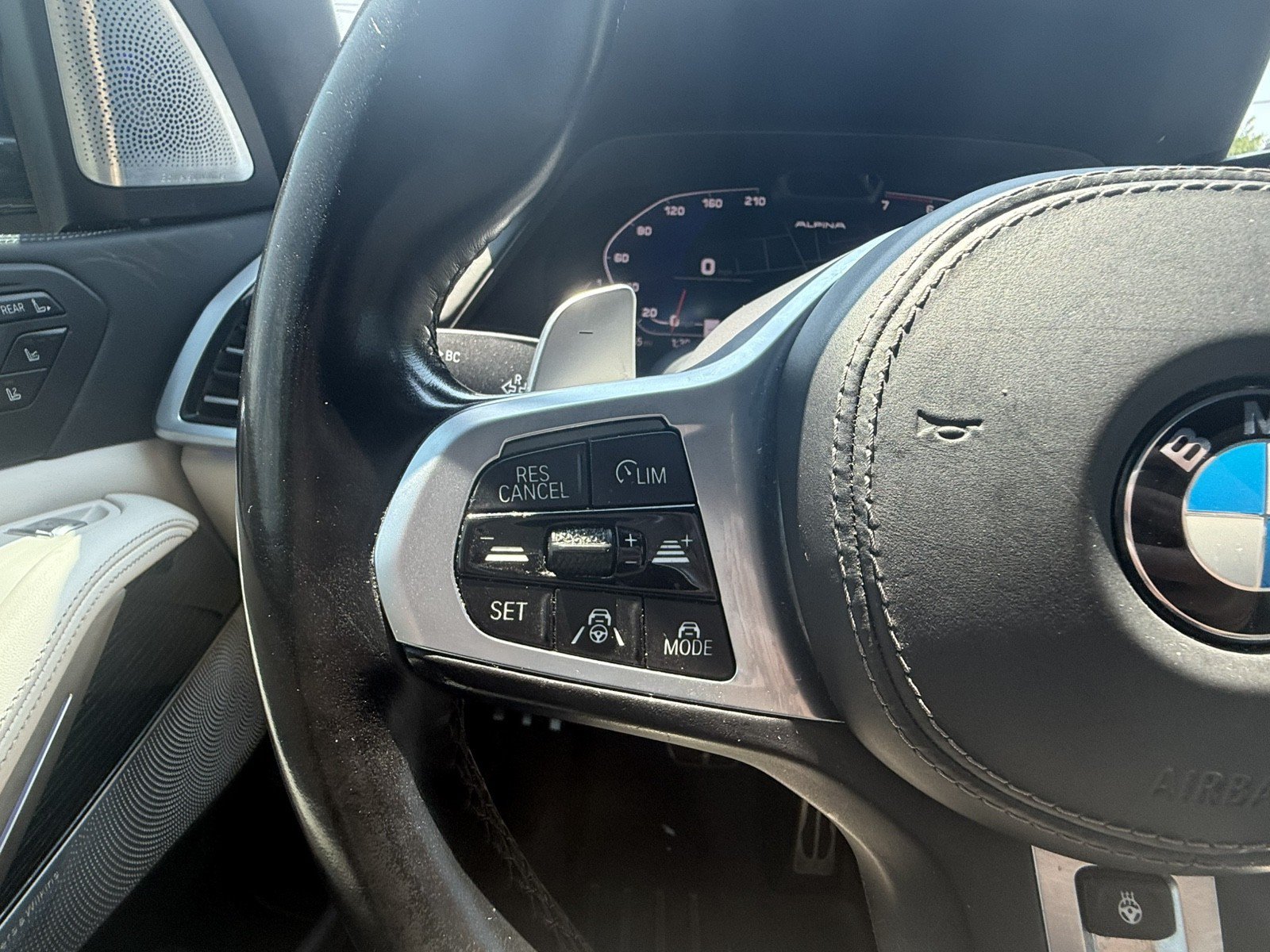 Used 2020 BMW X7 M50i AWD/4WD image 19