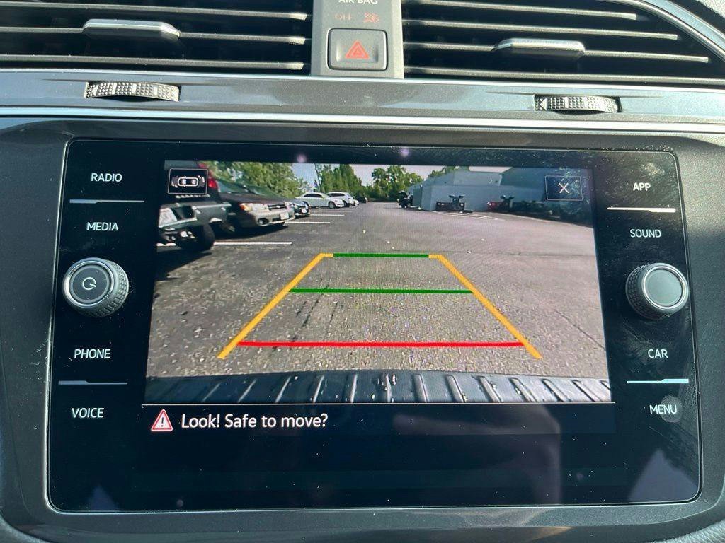 Certified 2024 Volkswagen Tiguan SE R-Line AWD/4WD image 21