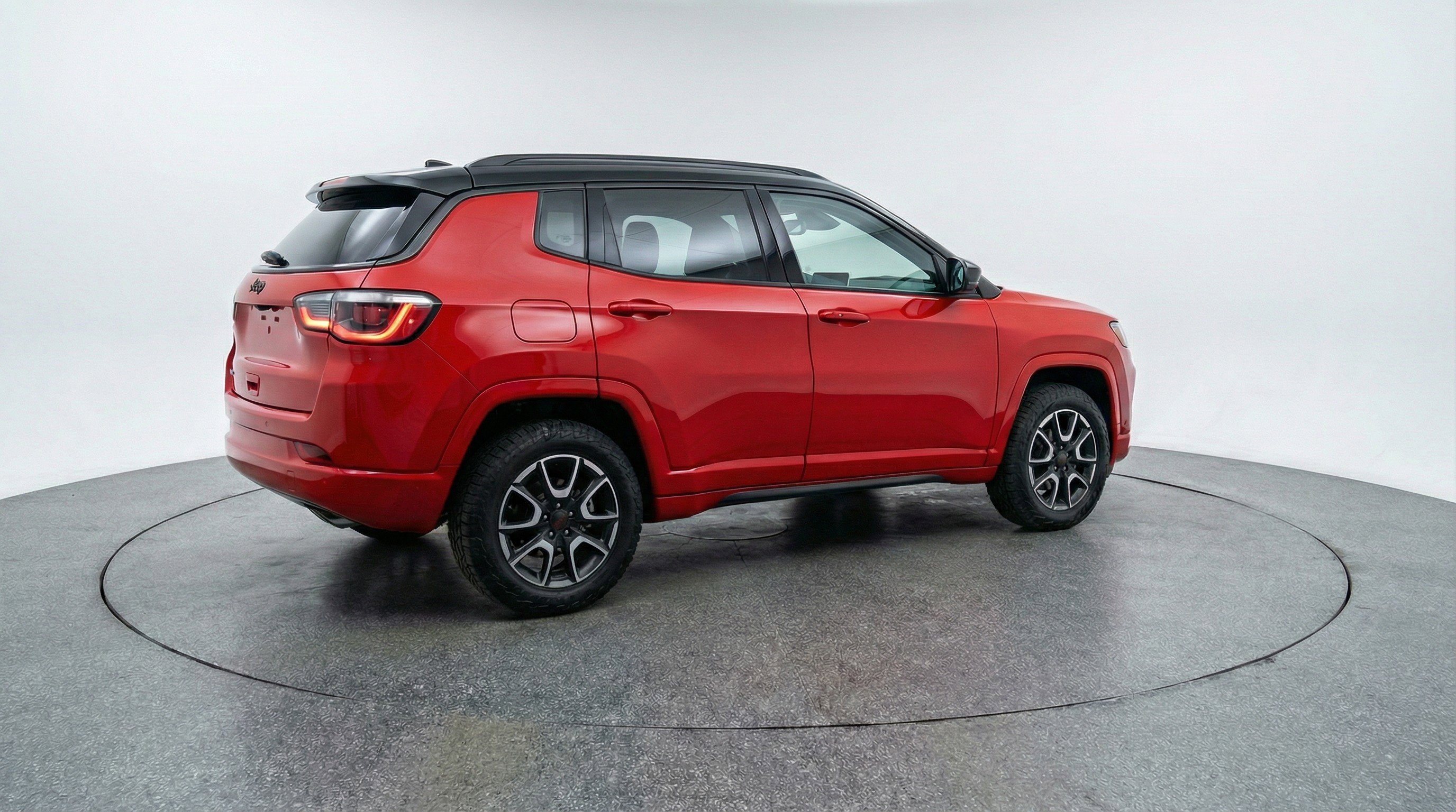 Used 2025 Jeep Compass Trailhawk image 9