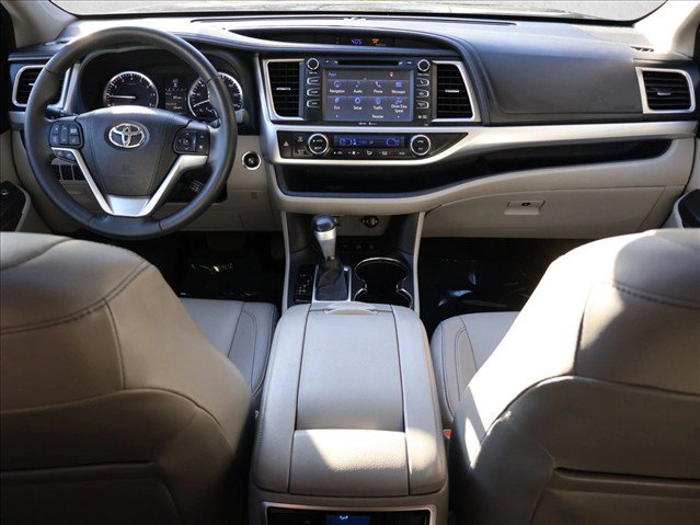 Used 2015 Toyota Highlander XLE AWD/4WD image 22