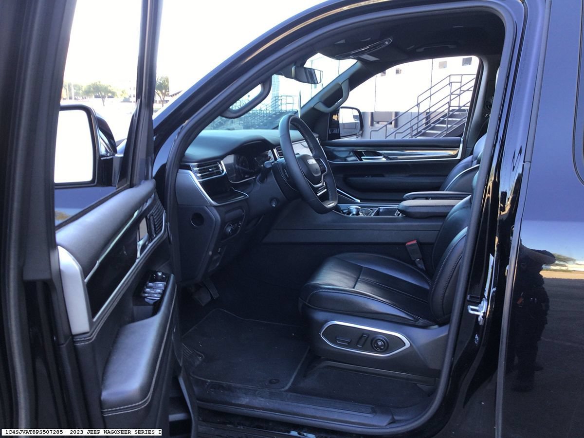 Used 2023 Jeep Wagoneer 4WD image 8
