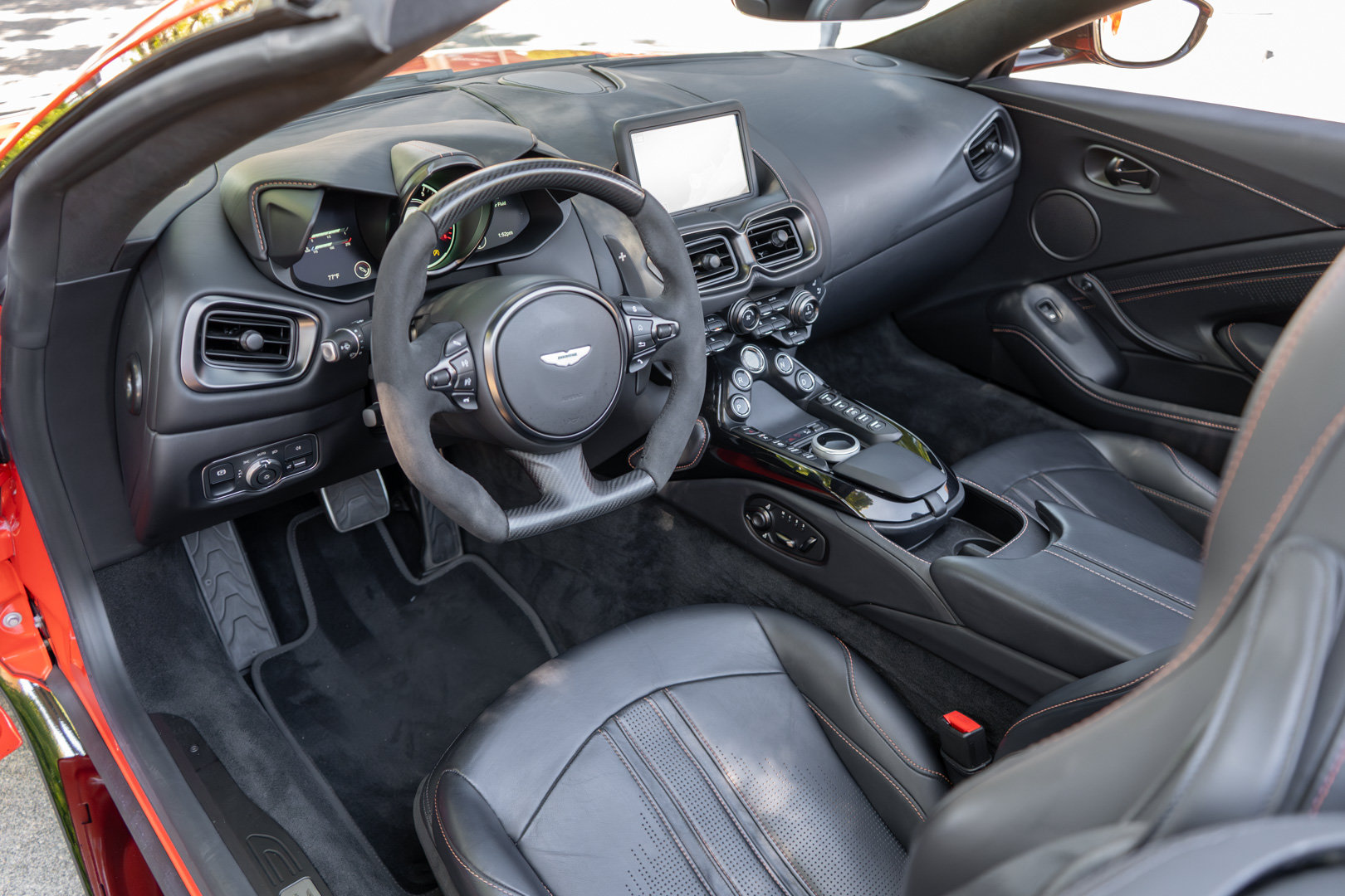 Used 2023 Aston Martin V8 Vantage Roadster RWD image 13
