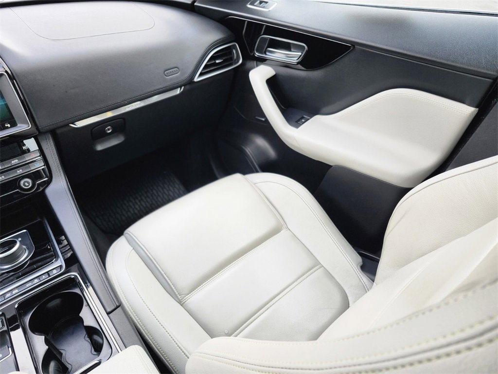 Used 2019 Jaguar F-PACE Prestige image 15