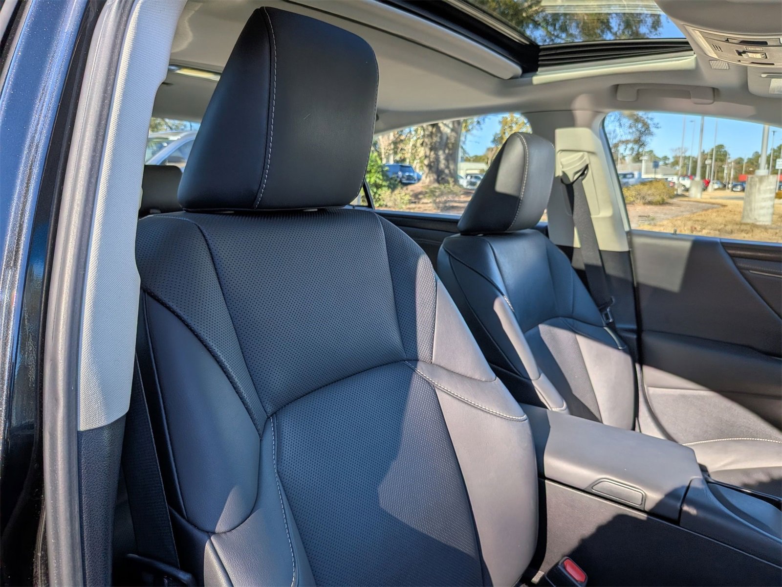 Used 2022 Lexus ES 350 w/ Premium Package image 37