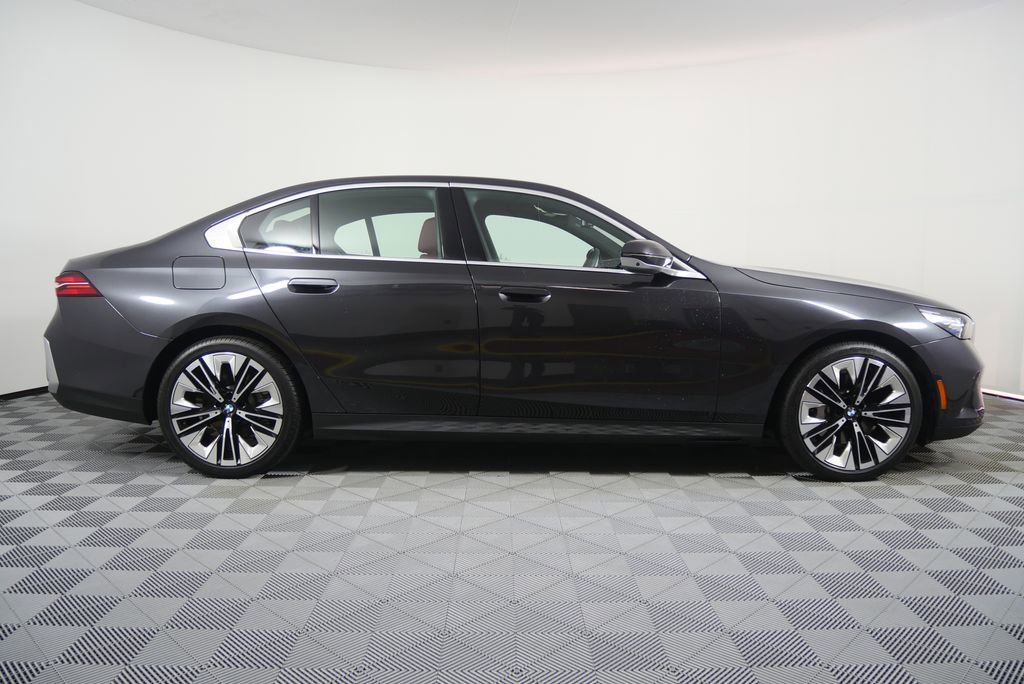 Certified 2025 BMW 530i RWD image 2
