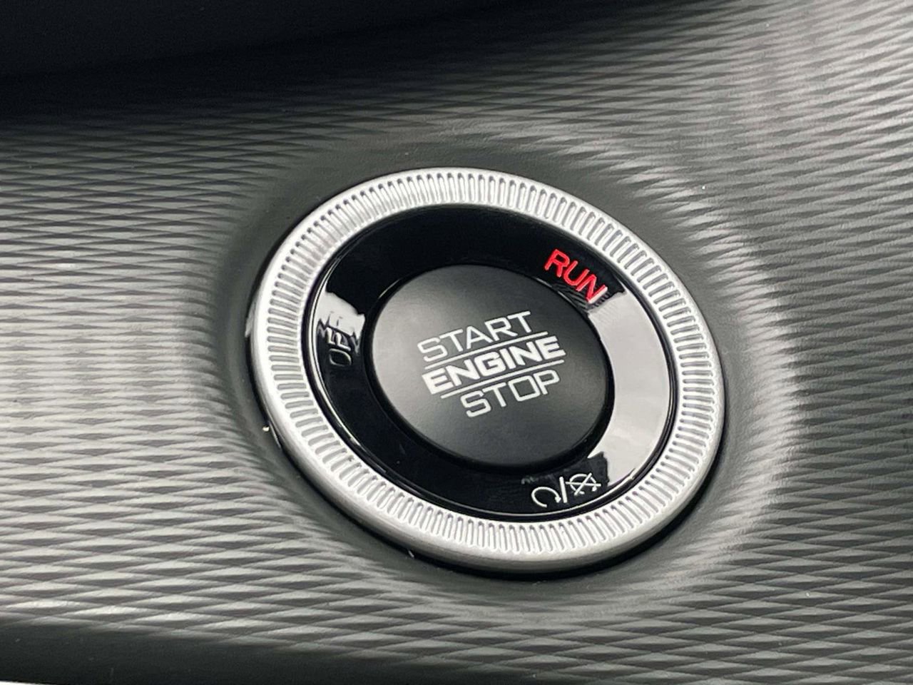 New 2025 Jeep Grand Cherokee Altitude image 16