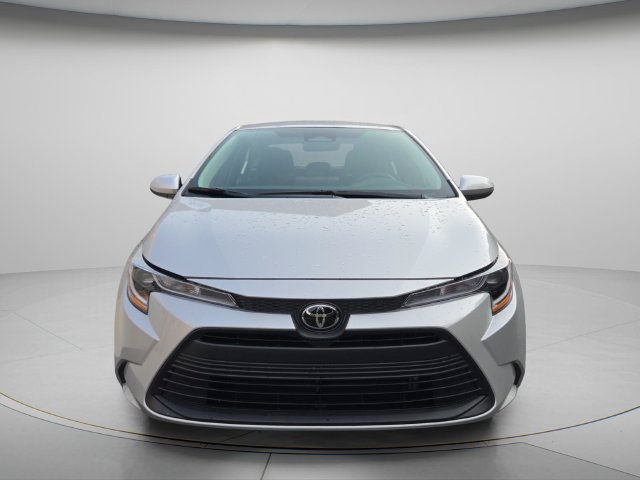 Used 2026 Toyota Corolla LE FWD image 4