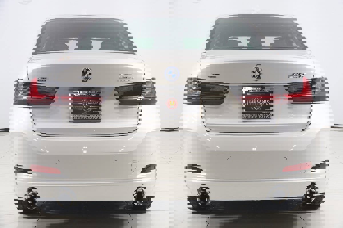 Used 2023 BMW 330e xDrive w/ Premium Package image 54