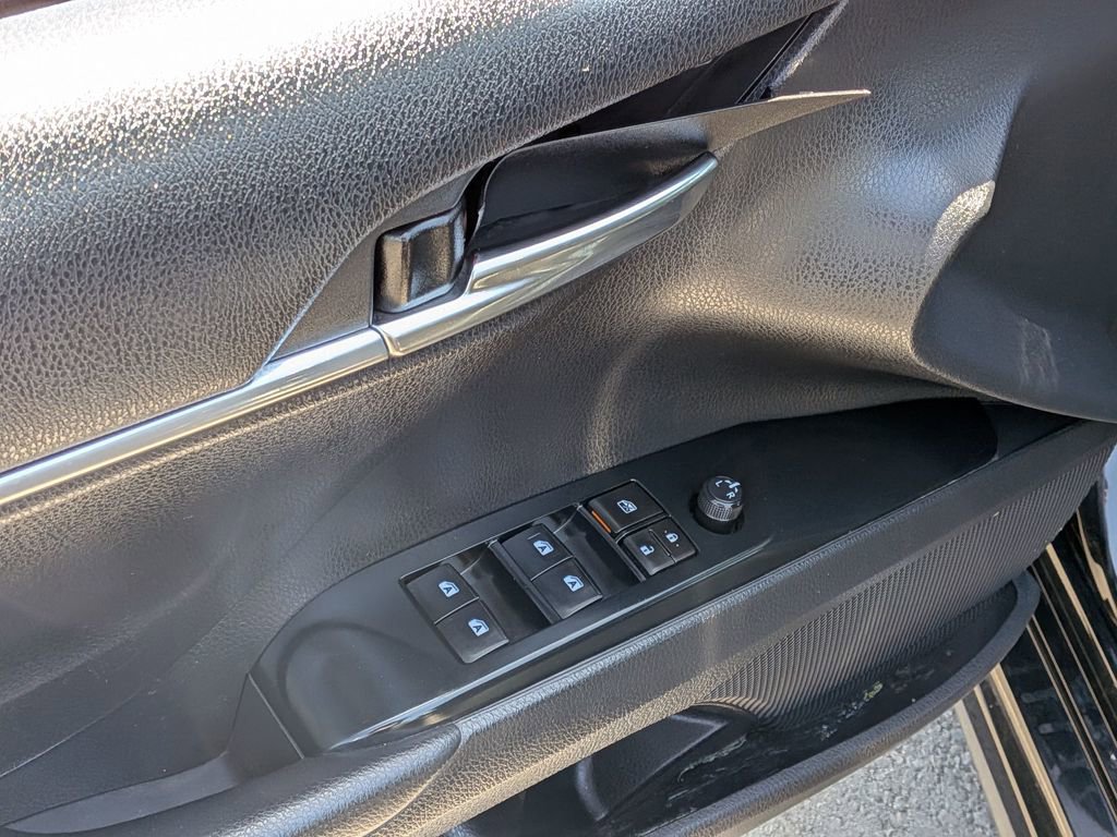 Used 2020 Toyota Camry SE FWD image 16