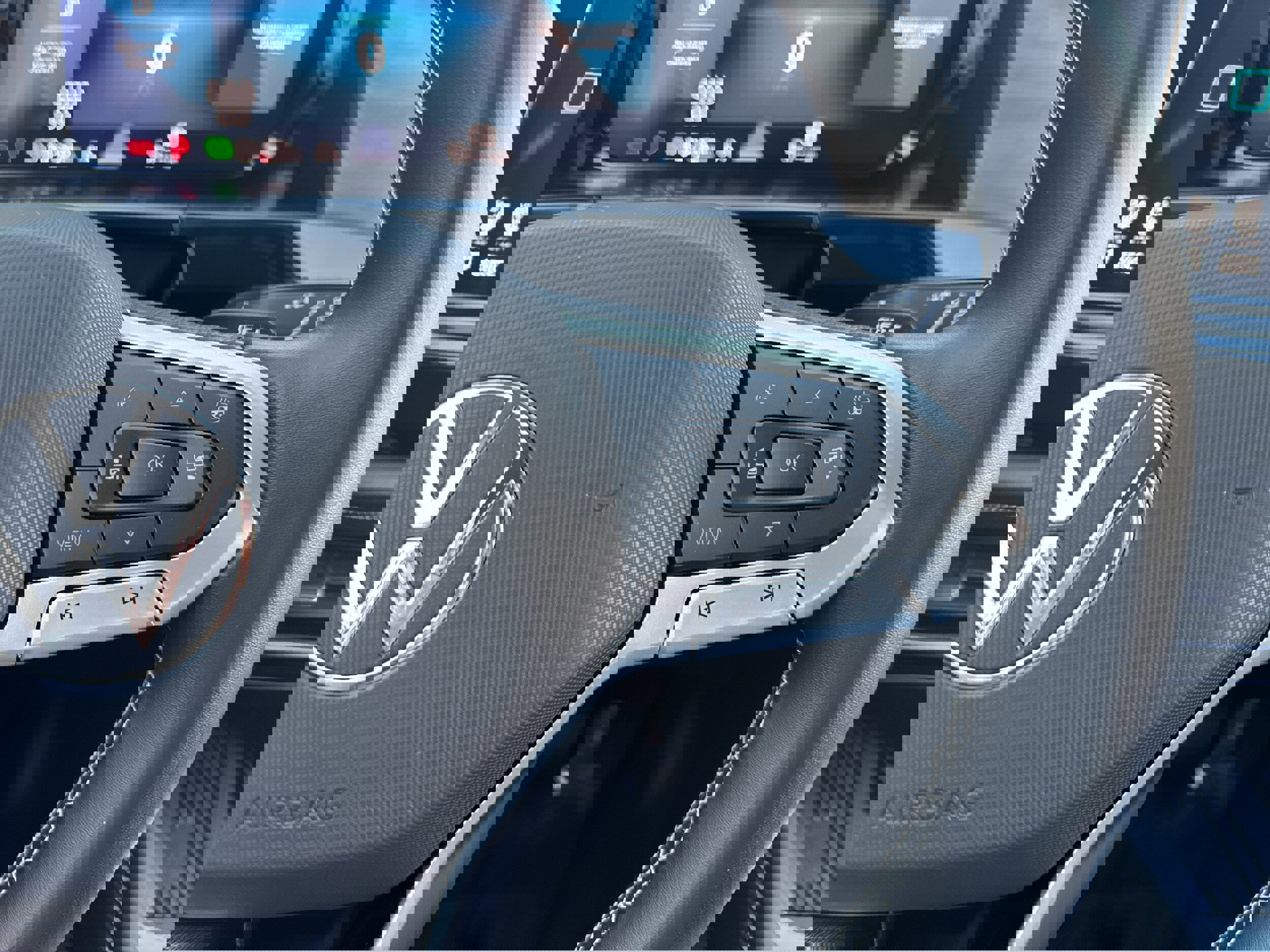 Used 2025 Volkswagen Atlas SE image 25