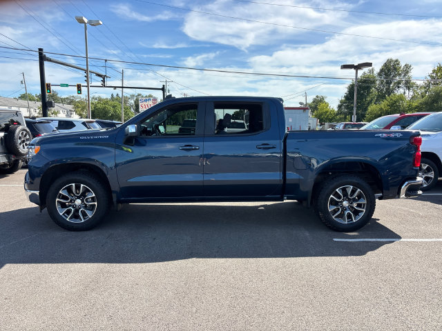 Used 2022 Chevrolet Silverado 1500 LT AWD/4WD image 4