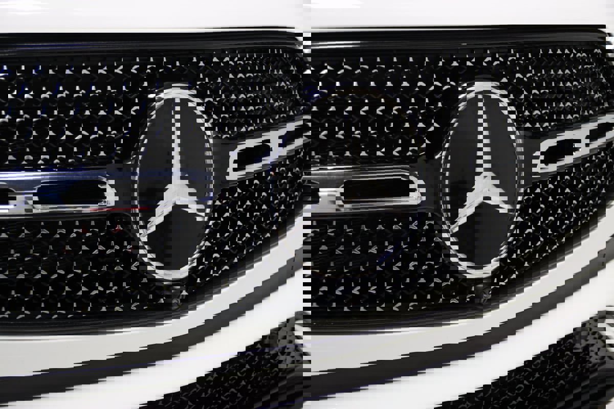 Used 2025 Mercedes-Benz GLC 300 4MATIC Coupe image 29