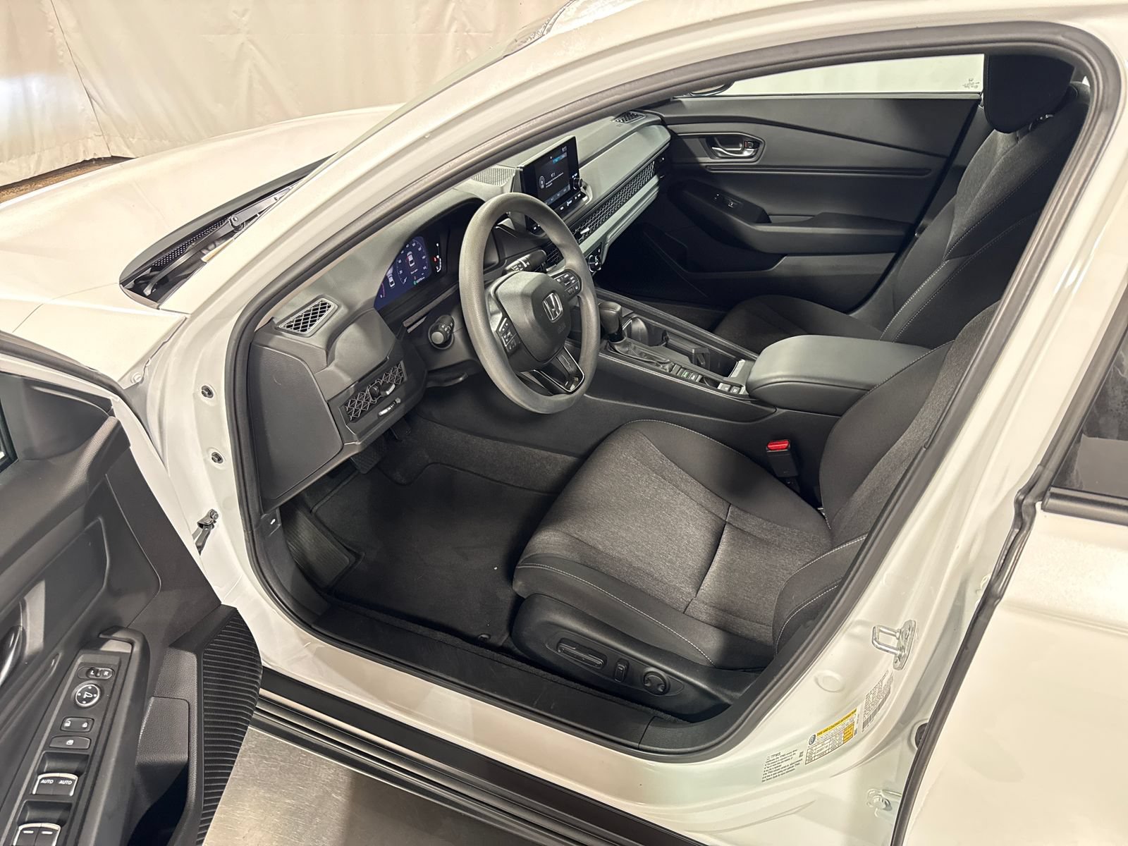 Used 2023 Honda Accord EX image 3