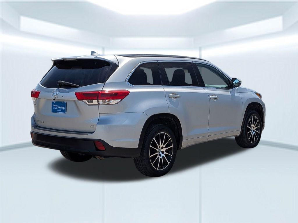 Used 2018 Toyota Highlander SE image 6