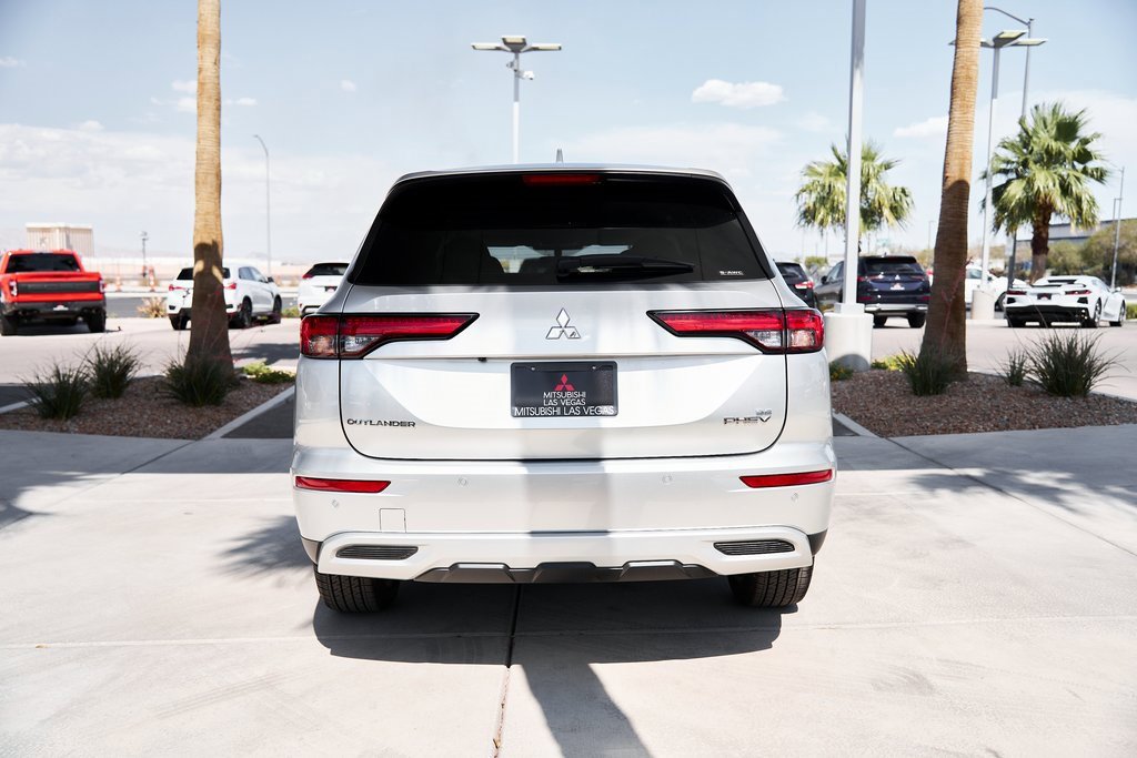 New 2025 Mitsubishi Outlander SE image 7