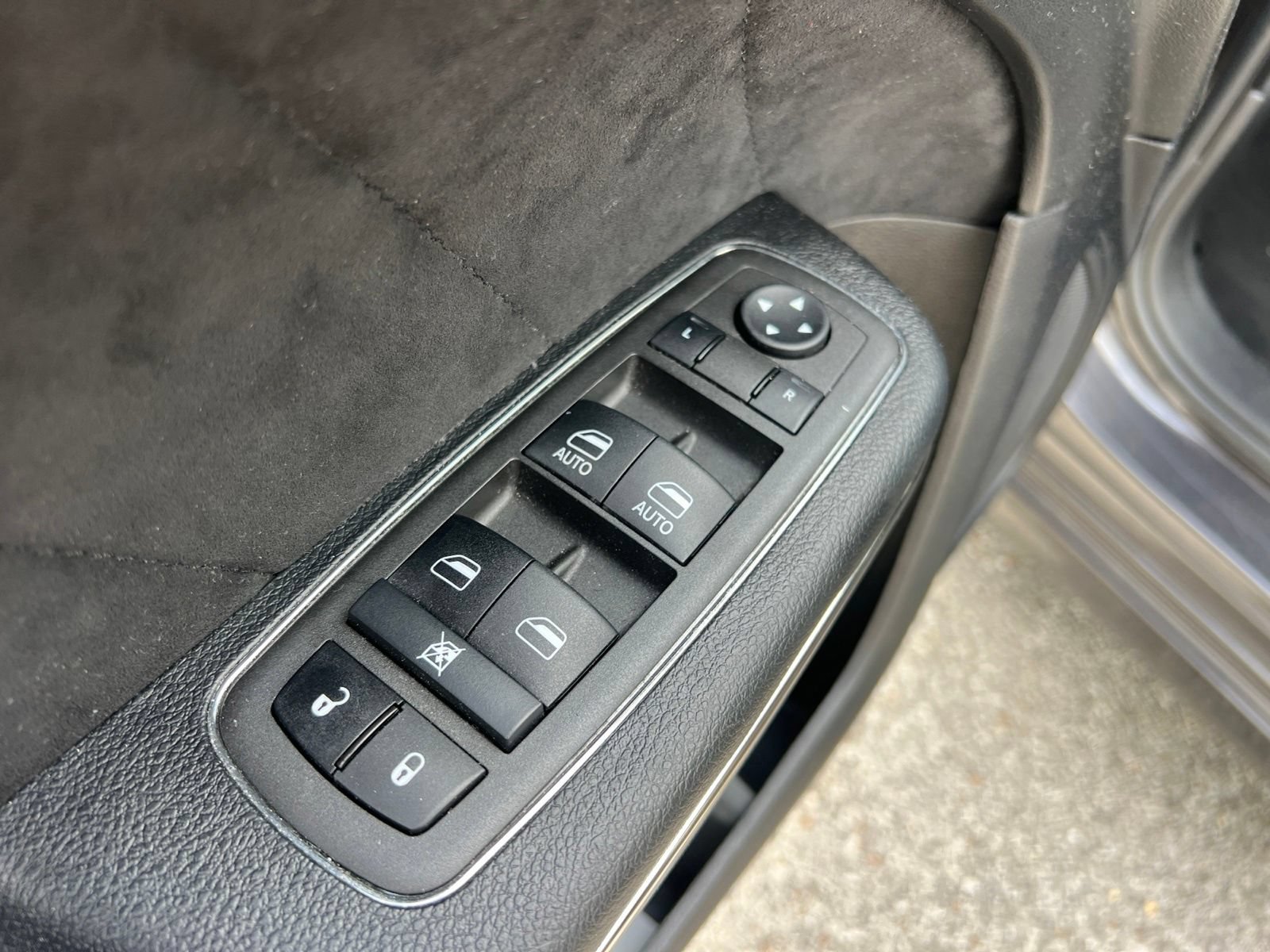 Used 2022 Dodge Charger SRT Hellcat w/ Harman/Kardon Audio Group RWD image 29