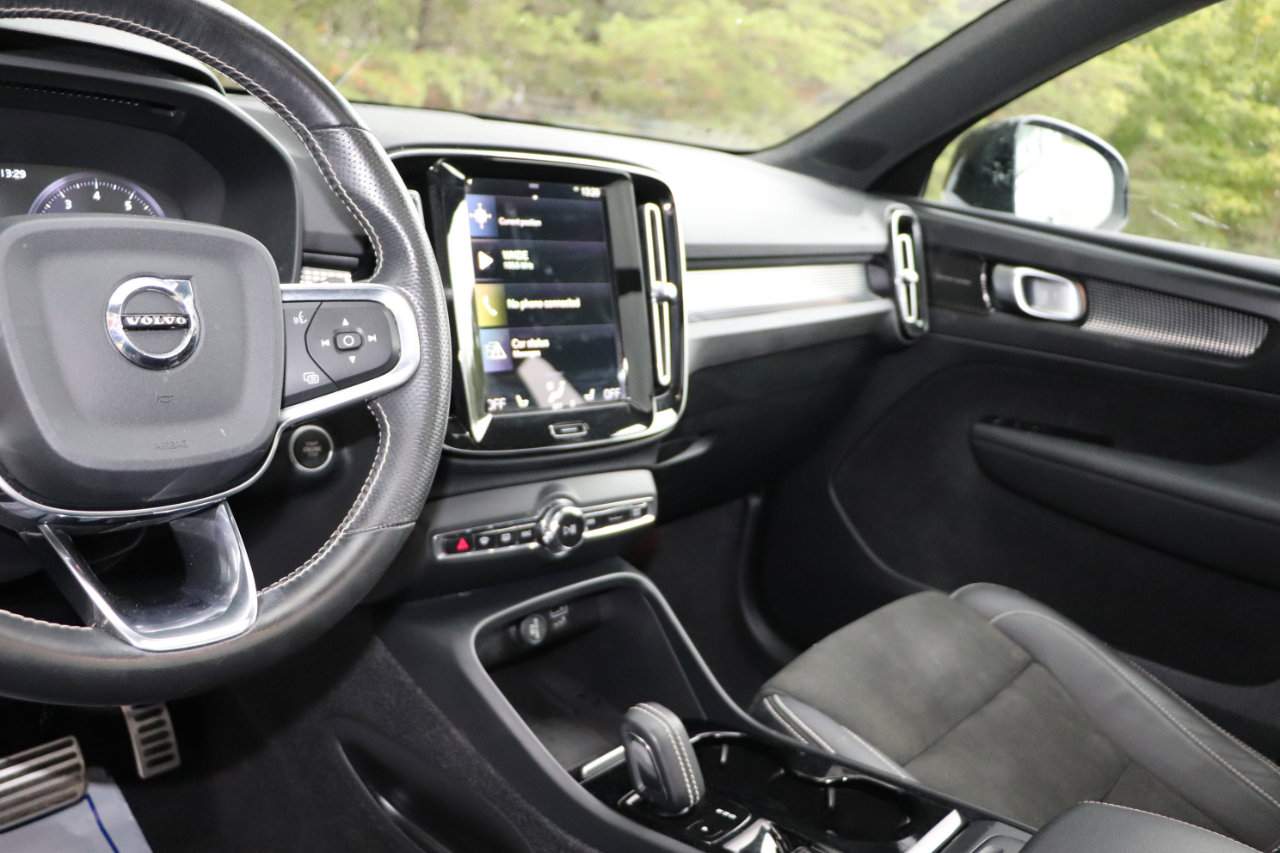 Used 2021 Volvo XC40 T5 R-Design w/ Advanced Package image 11