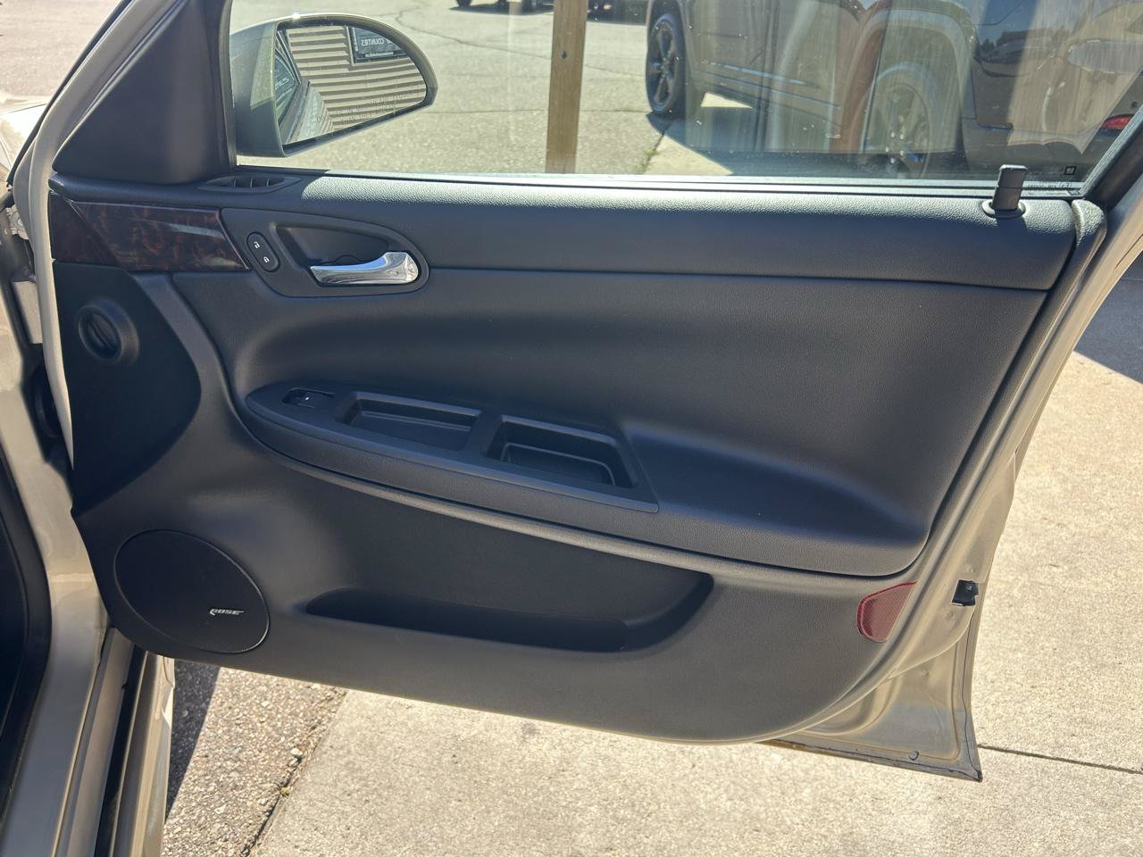 Used 2012 Chevrolet Impala LTZ FWD image 16