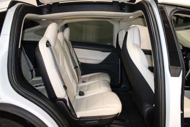 Used 2018 Tesla Model X 75D image 13