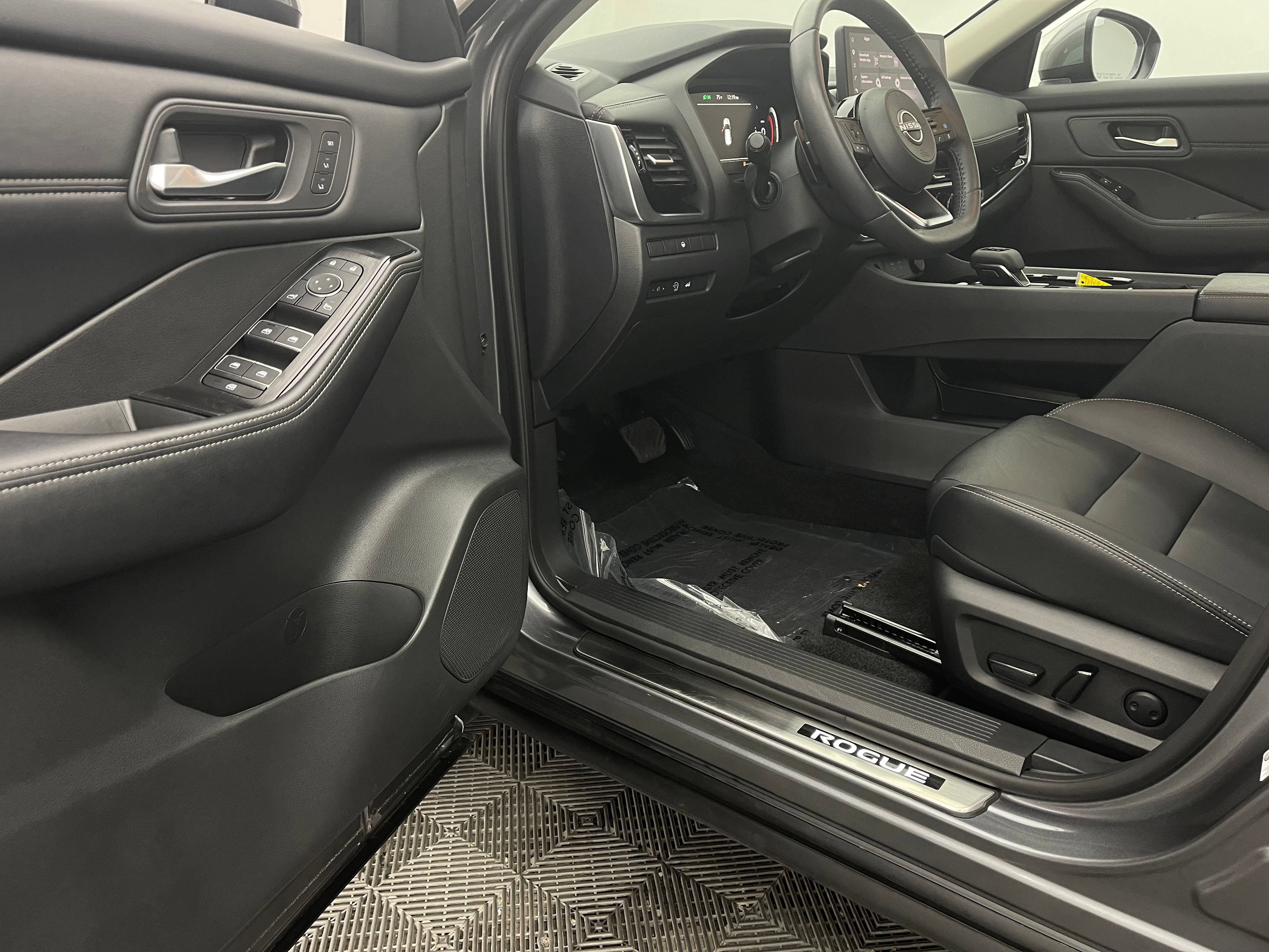 Used 2024 Nissan Rogue SL w/ SL Premium Package FWD image 15