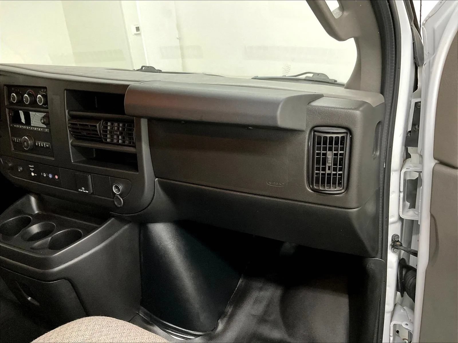 Used 2021 Chevrolet Express 2500 w/ Driver Convenience Package RWD image 10