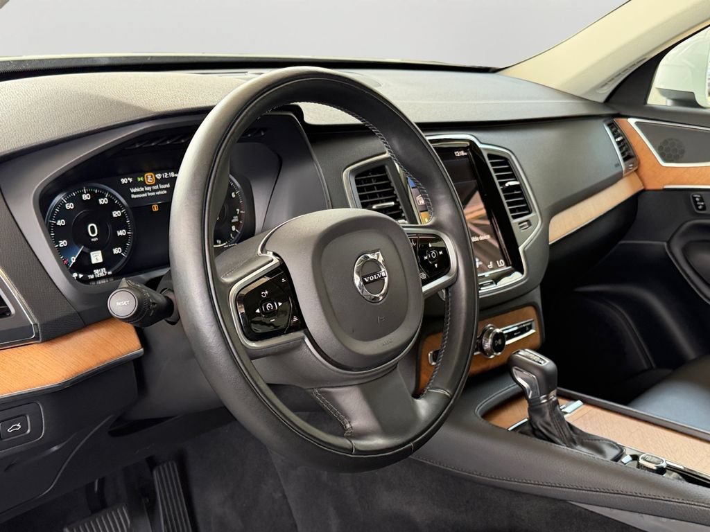 Used 2022 Volvo XC90 T6 Momentum w/ Climate Package AWD/4WD image 18
