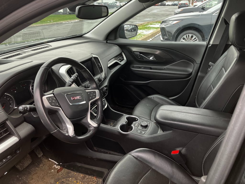 Used 2022 GMC Terrain SLT w/ Tech Package image 2