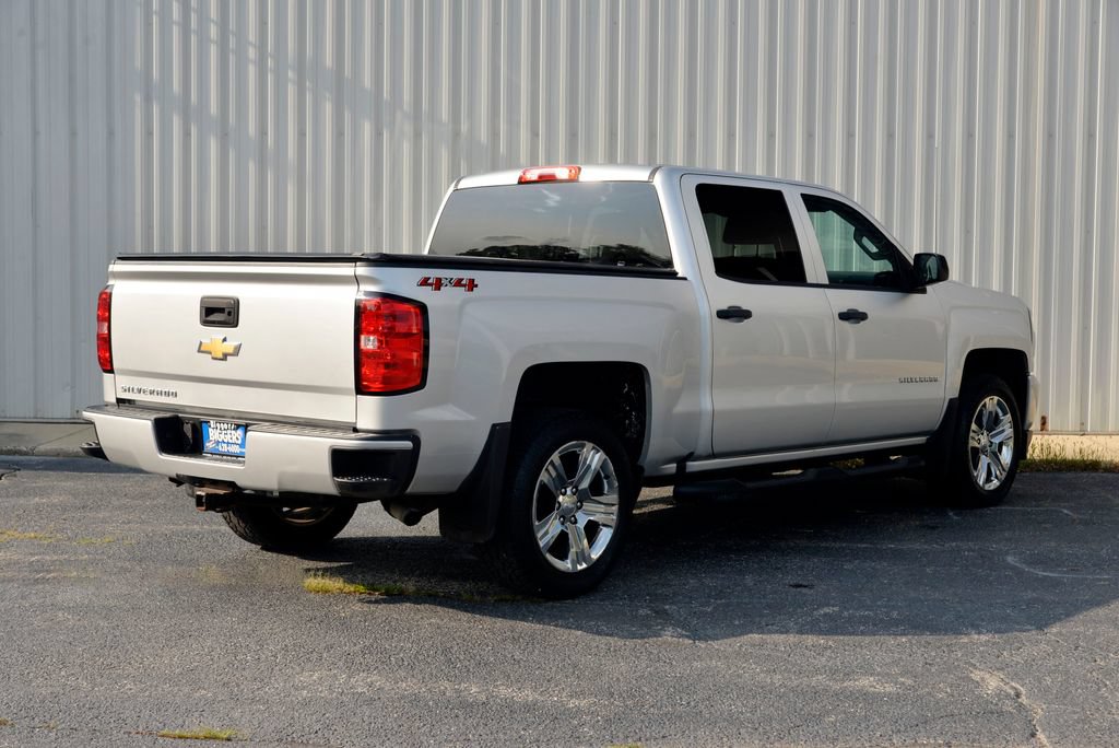 Used 2018 Chevrolet Silverado 1500 Custom w/ Custom Convenience Package AWD/4WD image 8