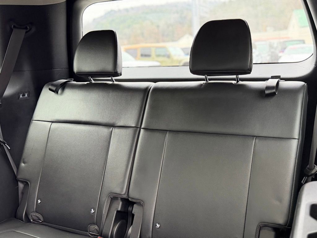 Used 2025 Hyundai Santa Fe Limited AWD/4WD image 7