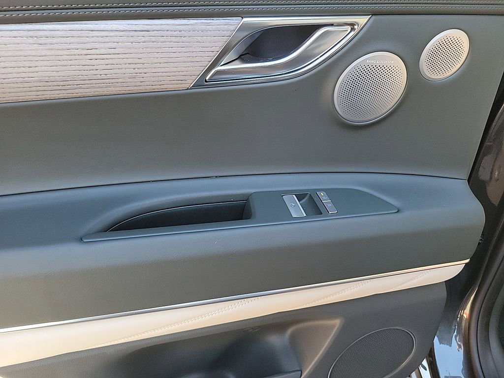 Used 2025 Genesis GV80 2.5T Advanced image 19