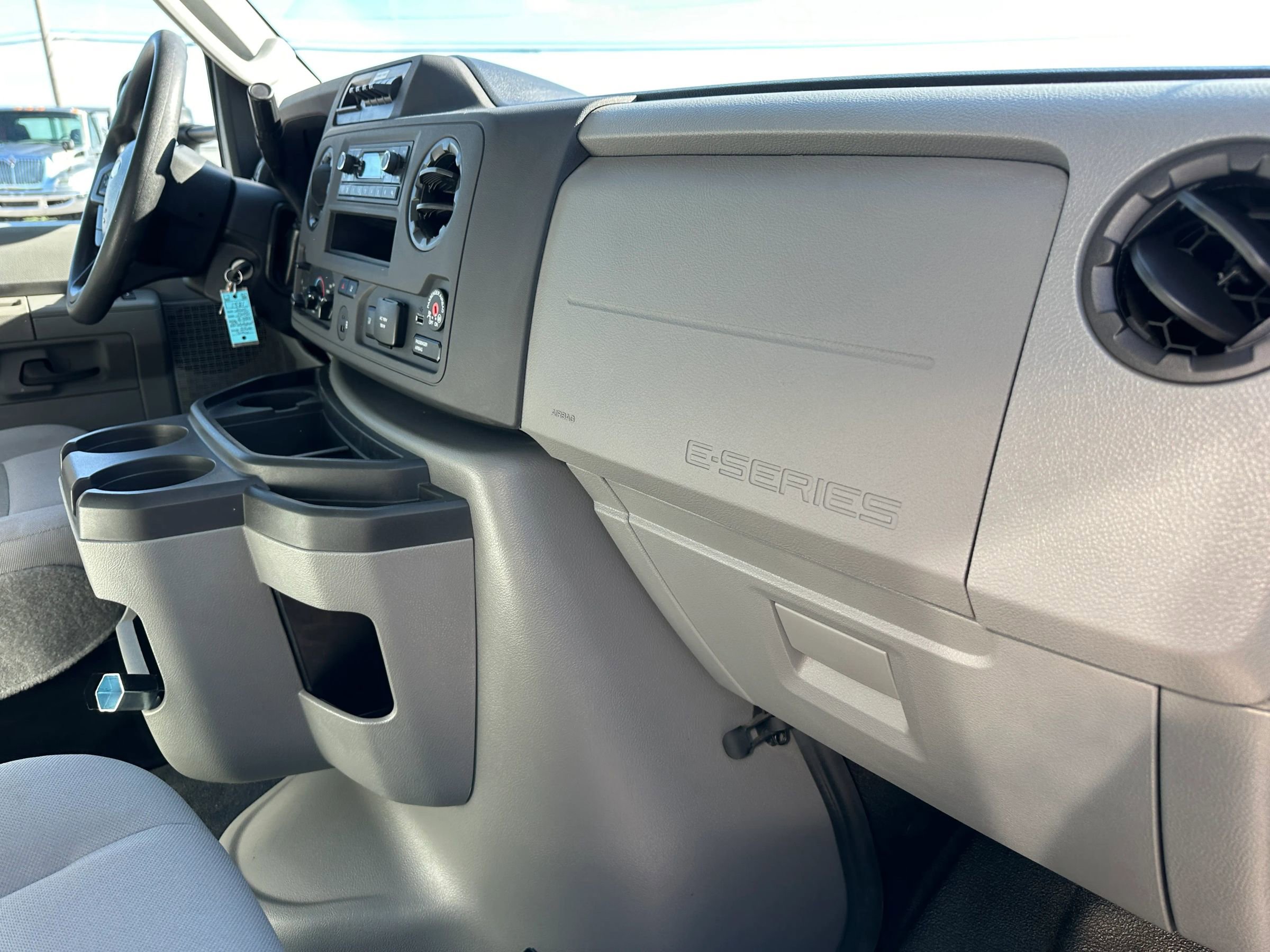 Used 2025 Ford E-450 and Econoline 450 Super Duty w/ Driver's Safety Package RWD image 32