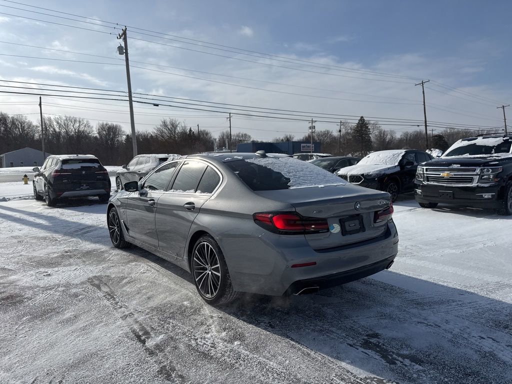 Used 2023 BMW 530e xDrive w/ Premium Package image 5