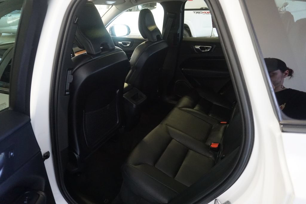 Used 2024 Volvo XC60 B5 Plus AWD/4WD image 23