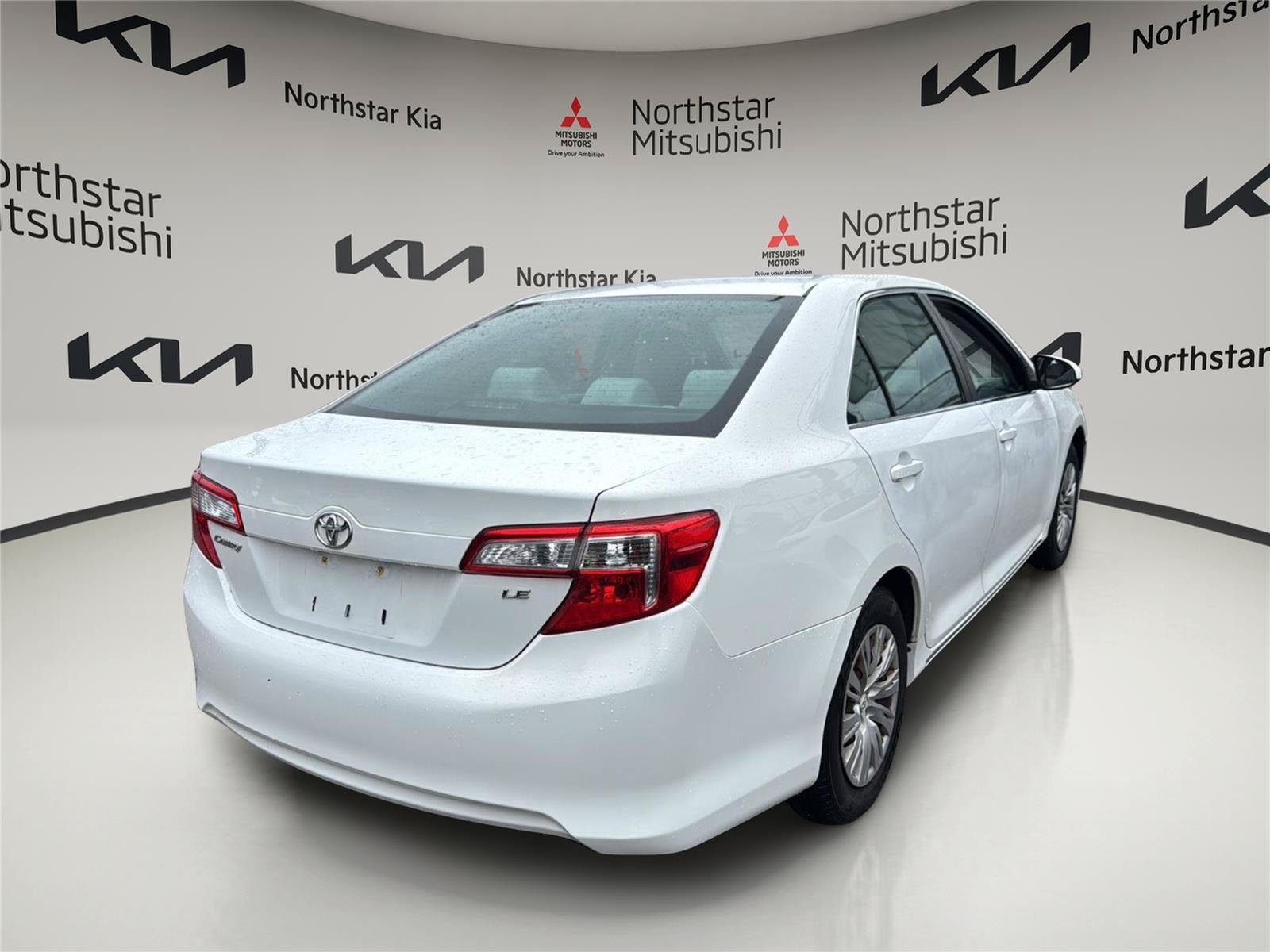 Used 2012 Toyota Camry LE FWD image 5