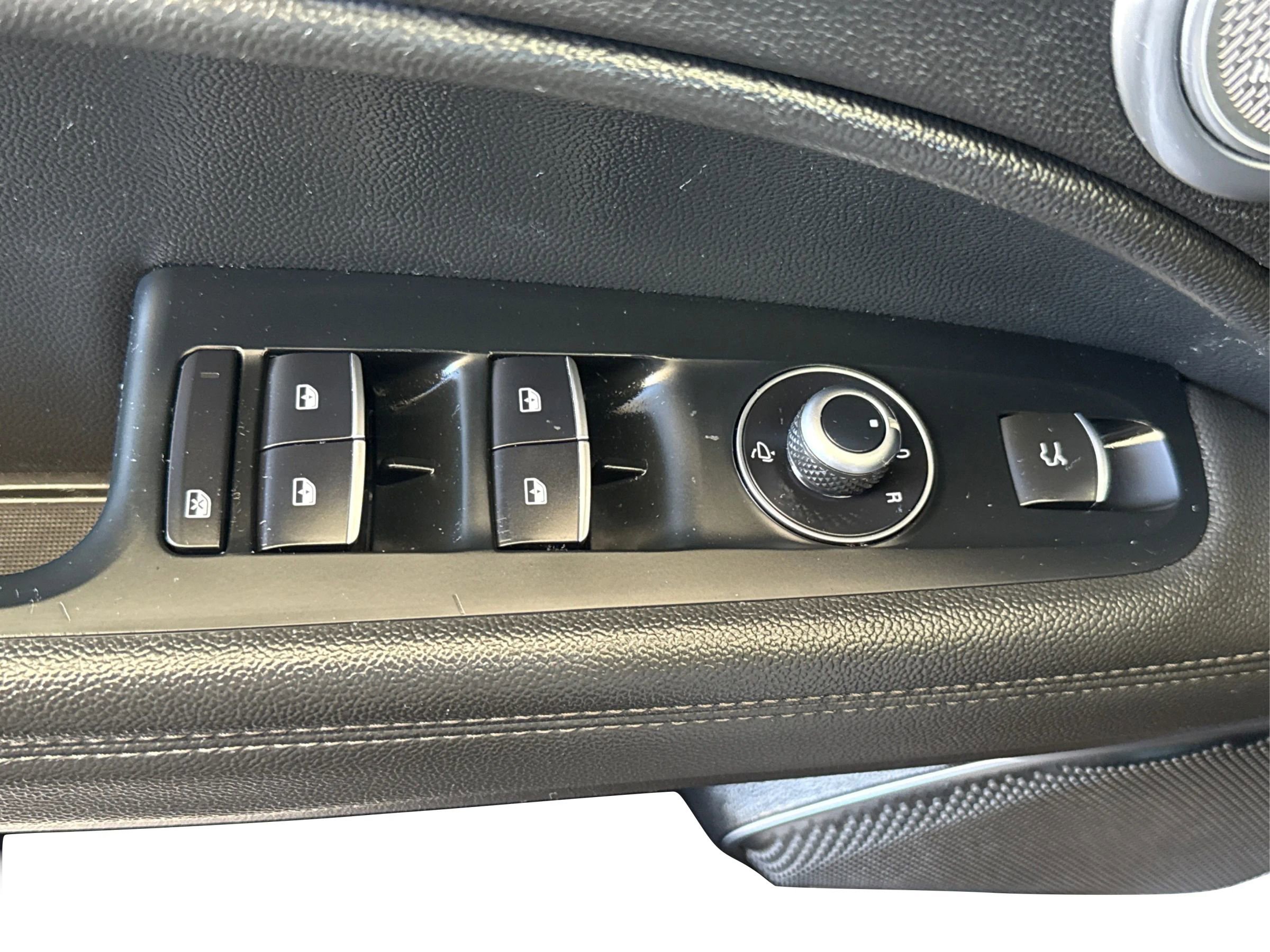 Used 2018 Alfa Romeo Stelvio Ti AWD/4WD image 19