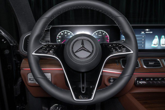 Certified 2026 Mercedes-Benz GLS 450 4MATIC image 23