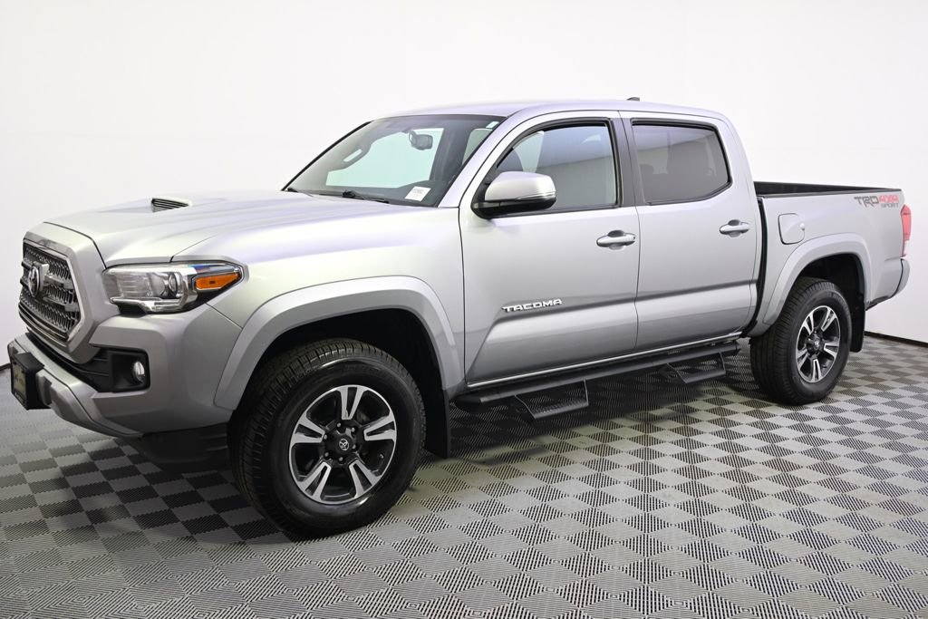 Used 2017 Toyota Tacoma TRD Sport w/ Tow Package (A/T) AWD/4WD image 2