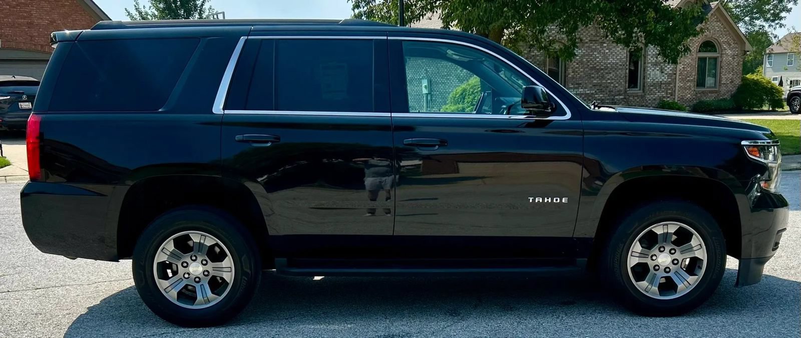 Used 2019 Chevrolet Tahoe LS w/ Enhanced Driver Alert Package AWD/4WD image 8