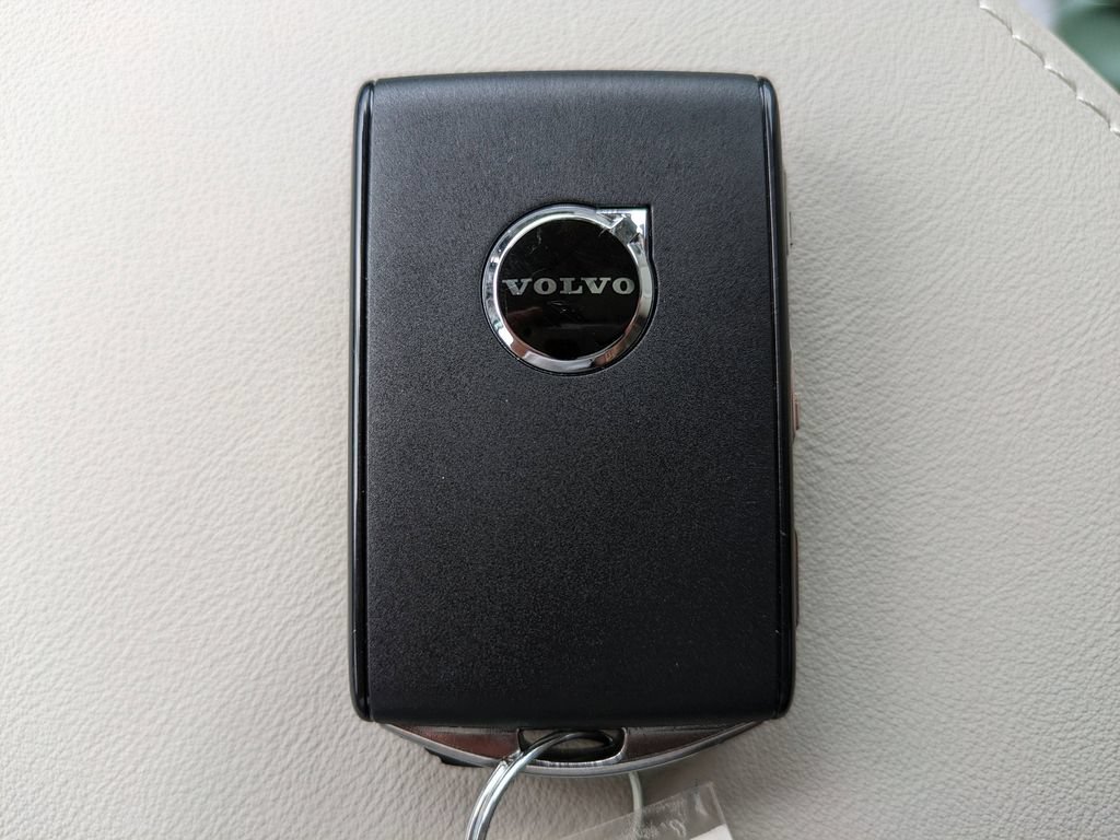 New 2025 Volvo XC60 T8 Plus w/ Protection Package Premier AWD/4WD image 28