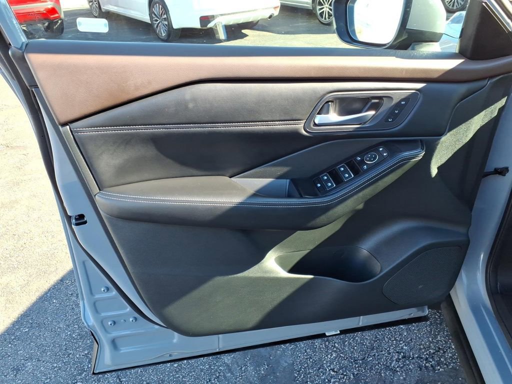 Certified 2023 Nissan Rogue SL w/ SL Premium Package image 14