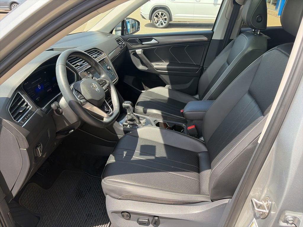 Certified 2023 Volkswagen Tiguan SE w/ Panoramic Sunroof Package AWD/4WD image 12