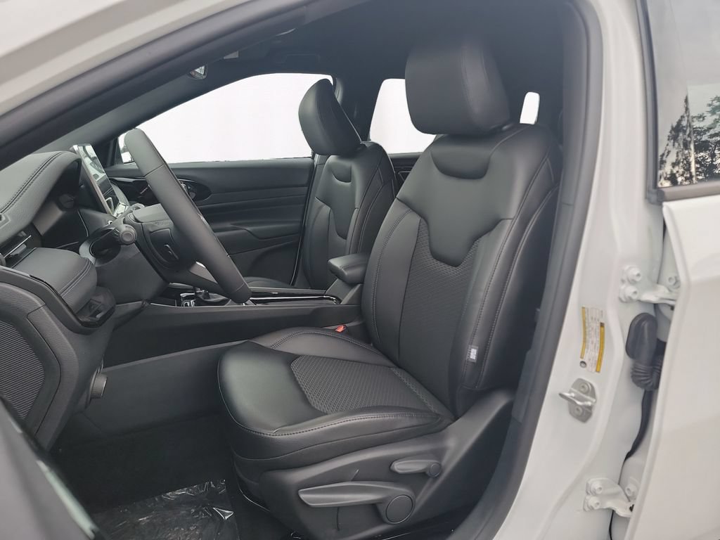 New 2026 Jeep Compass Latitude AWD/4WD image 9
