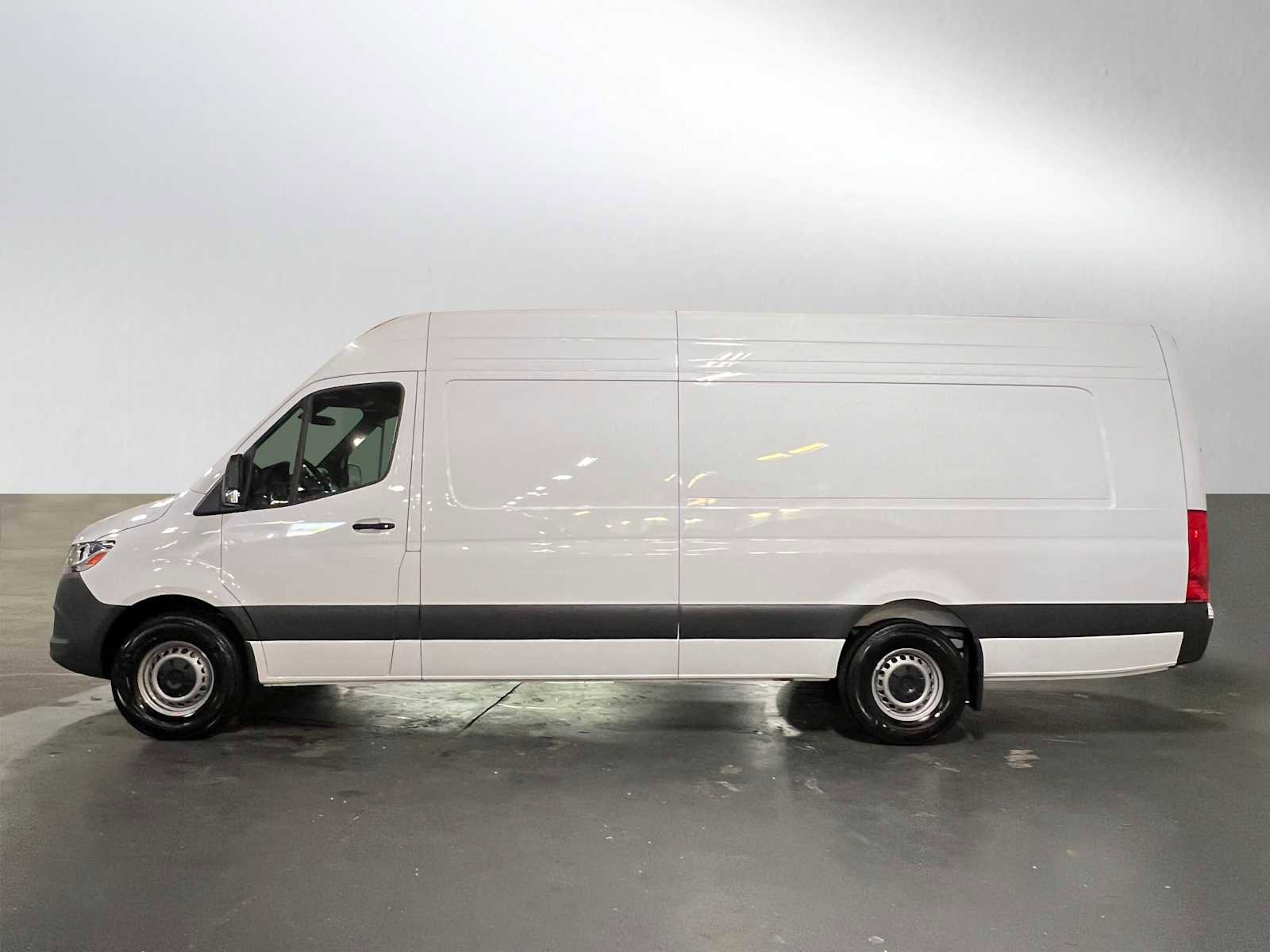 Used 2025 Mercedes-Benz Sprinter 2500 image 6