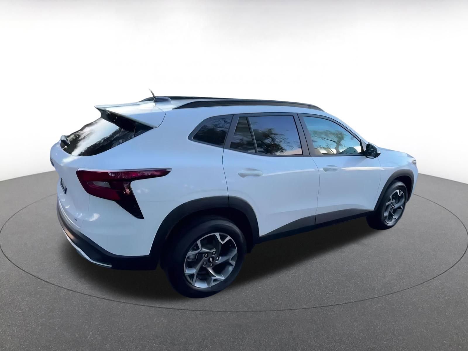 Used 2025 Chevrolet Trax LT w/ LT Convenience Package image 15