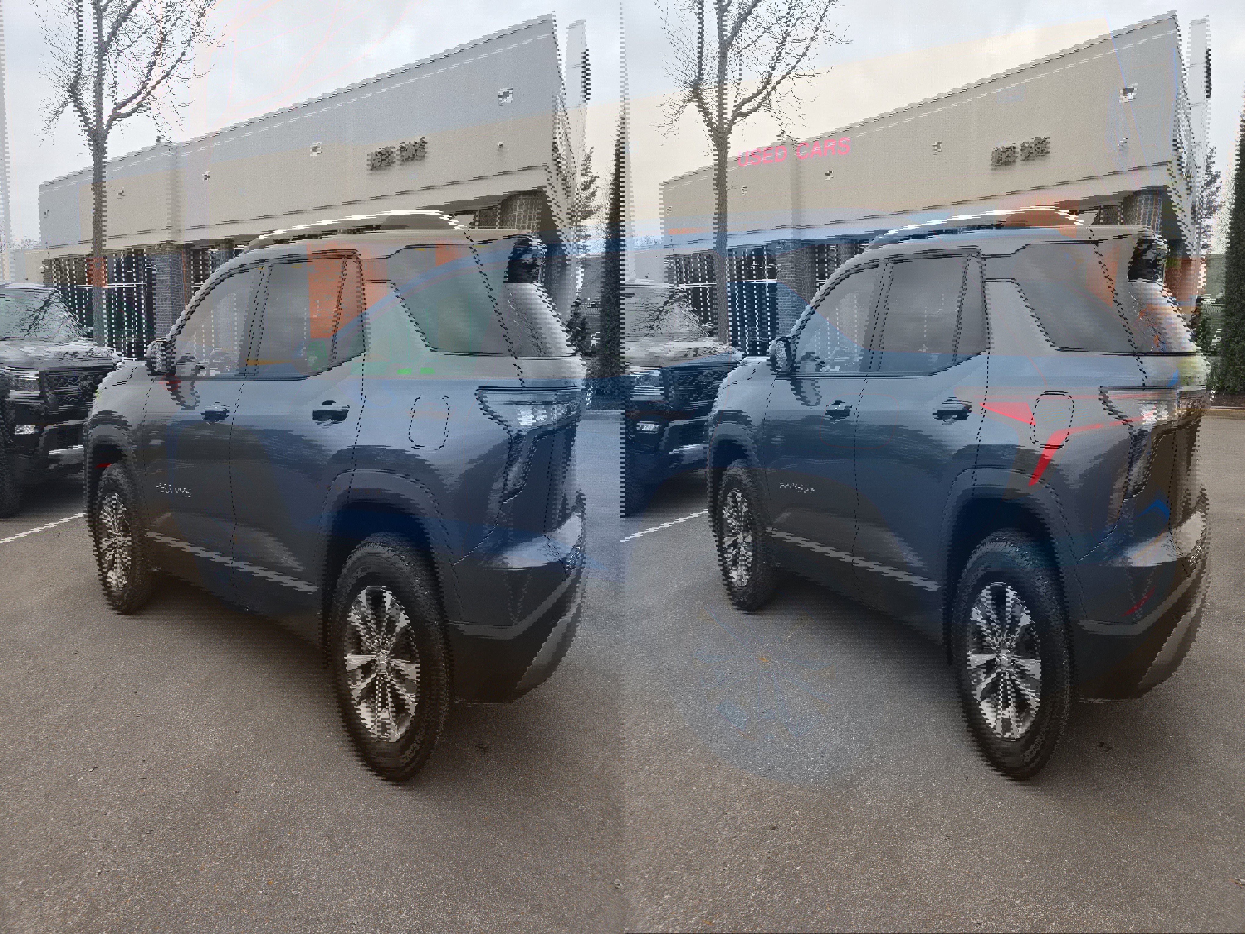 Used 2025 Chevrolet Equinox LT w/ Convenience Package II image 3