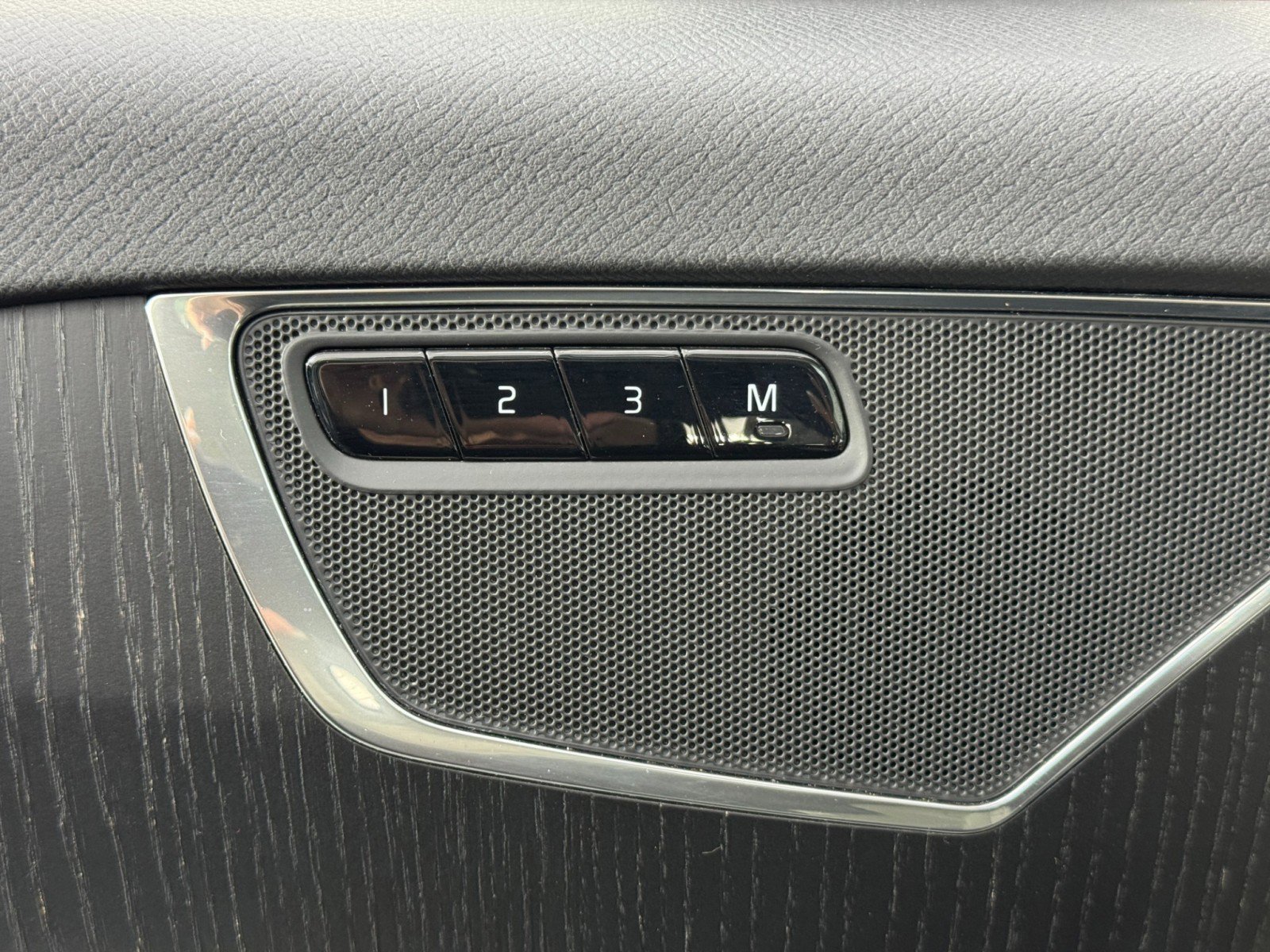 Used 2020 Volvo XC90 T6 Momentum image 17